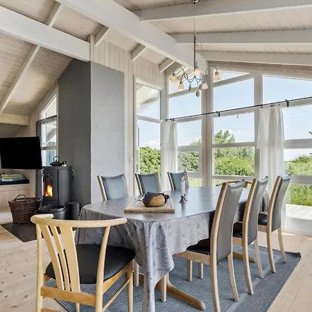 Dom wakacyjny Stunning In With Sauna