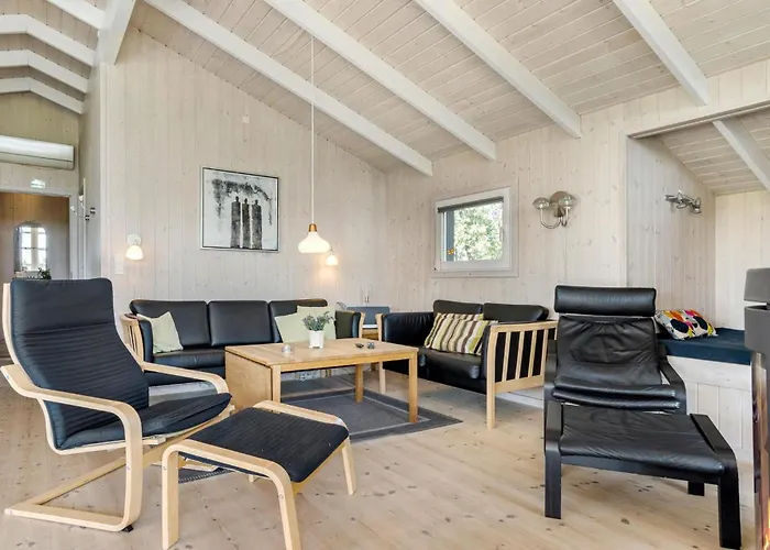 Vakantiehuis Stunning In With Sauna