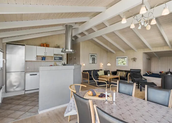Vakantiehuis Stunning In With Sauna *